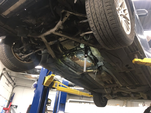 Auto Repair Shop «Hi-Tech Automotive of Wheeling / Car & Truck Repair», reviews and photos, 890 S Milwaukee Ave, Wheeling, IL 60090, USA