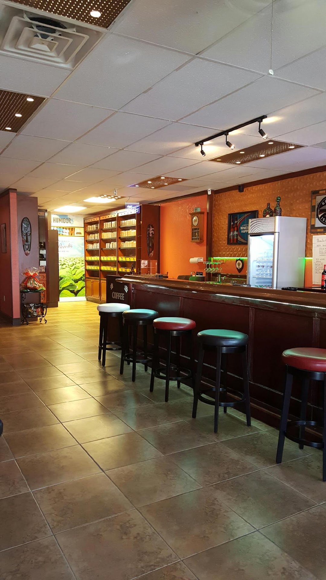 Parolis Cigar Bar & Lounge