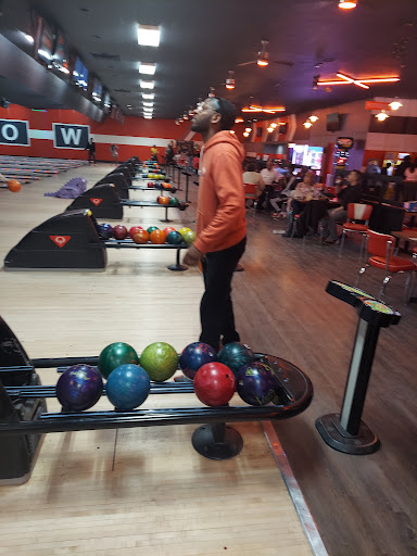 Bowling Alley «AMF Pikesville Lanes», reviews and photos, 1723 Reisterstown Rd, Pikesville, MD 21208, USA