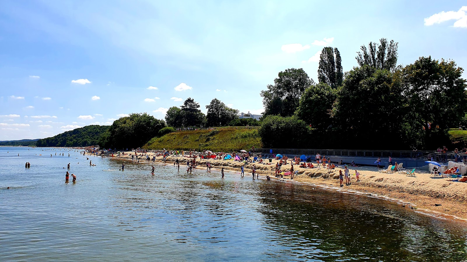 Gdynia-Orlow beach'in fotoğrafı - rahatlamayı sevenler arasında popüler bir yer