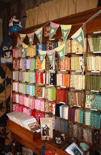 Quilt Shop «The Little Red Hen», reviews and photos, 612 Hope Ave, Muscatine, IA 52761, USA