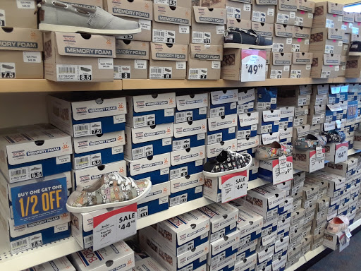 Shoe Store «Shoe Carnival», reviews and photos, 2633 Lakewood Village Dr, North Little Rock, AR 72116, USA