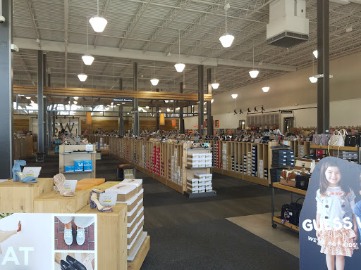 Shoe Store «DSW Designer Shoe Warehouse», reviews and photos, 12160 Blue Valley Pkwy, Overland Park, KS 66213, USA