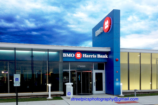 BMO Harris Bank in Oakbrook Terrace, Illinois