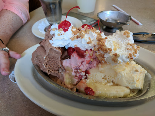 Ice Cream Shop «Yum Yum Tree», reviews and photos, 140 W Main St, Brighton, MI 48116, USA