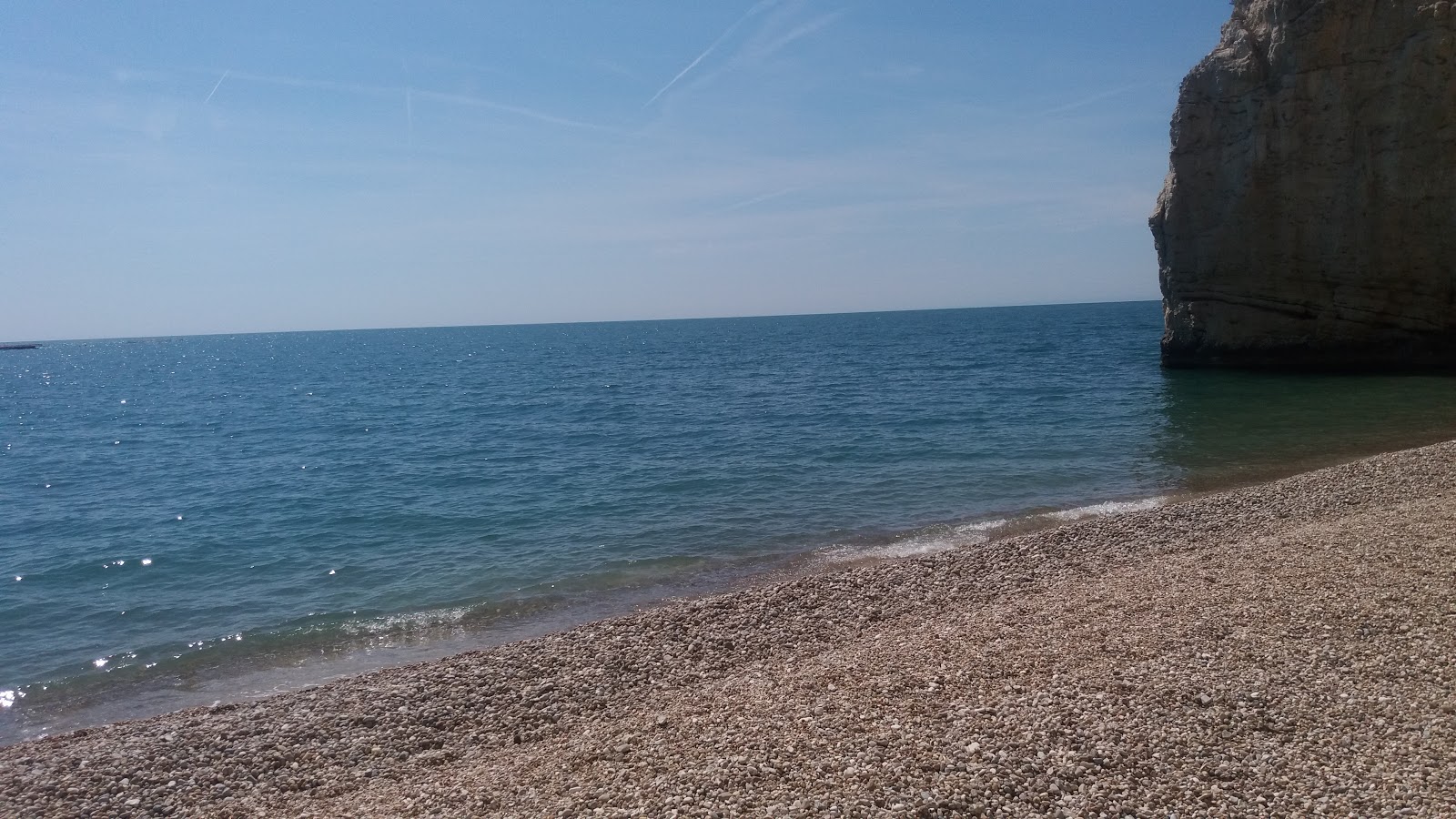 Foto von Baia Rossa mit kleine bucht
