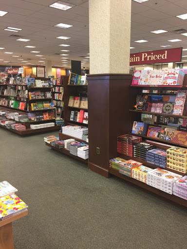 Book Store «Barnes & Noble», reviews and photos, 5231 E 41st St, Tulsa, OK 74135, USA