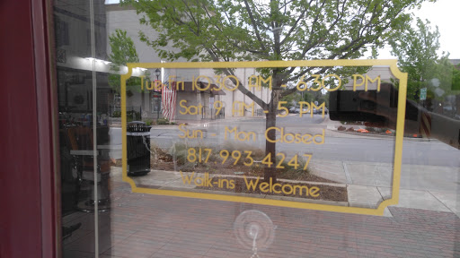 Barber Shop «LEGENDZ CLASSIC BARBER SHOP», reviews and photos, 207 N Center St, Arlington, TX 76011, USA