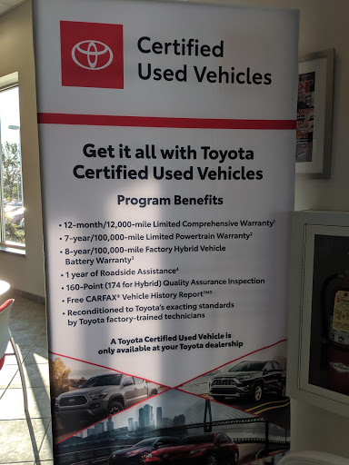 Toyota Dealer «Burnsville Toyota», reviews and photos, 14730 Buck Hill Rd, Burnsville, MN 55306, USA