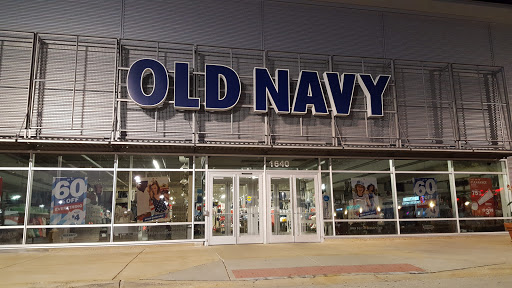 Old Navy, 1640 Douglas Rd, Oswego, IL 60543, USA, 