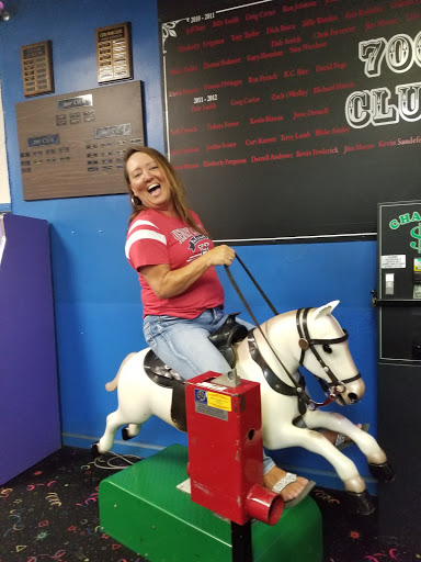 Bowling Alley «Gary Center Bowl», reviews and photos, 1118 N Market St, Paris, TN 38242, USA