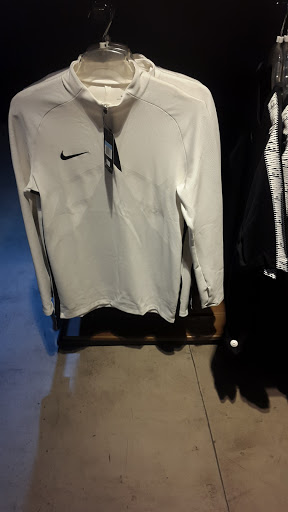 Nike Abasto