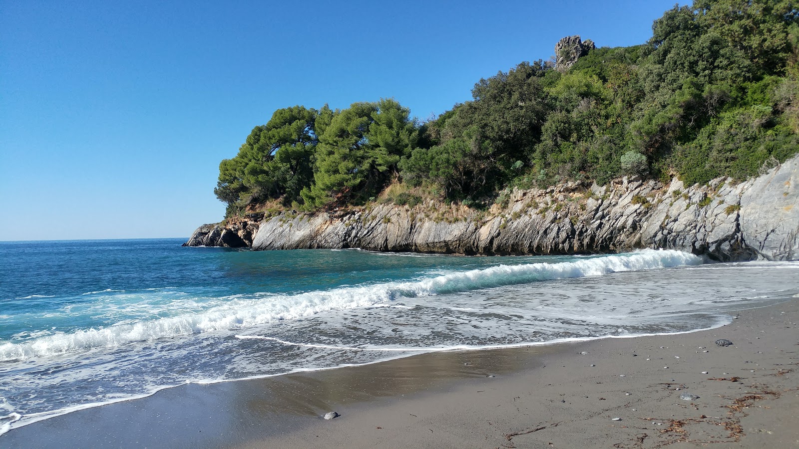 Foto de Spiaggia di Macarro área de complejo turístico de playa