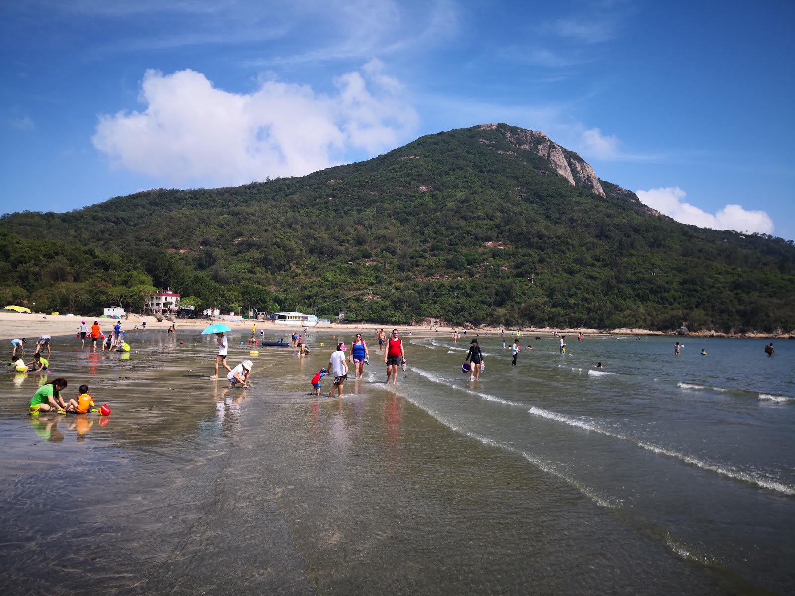Pui O Beach的照片 带有碧绿色水表面