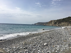 Armenopetra beach'in fotoğrafı geniş bir kıyı şeridi ile birlikte