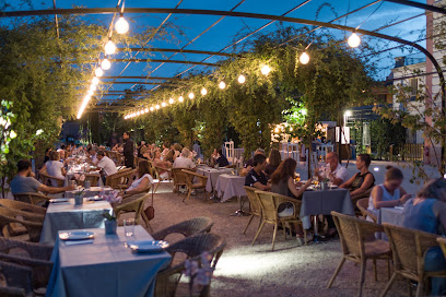 La Terraza del Palacio - Av. de Adolfo Suárez, 27, 28660 Boadilla del Monte, Madrid, Spain