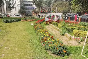 DMCH Garden Park ঢাকা মেডিক্যাল কলেজ হাসপাতাল বাগান পার্ক image