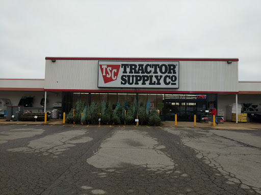Tractor Supply Co., 20940 E Main St, Huntingdon, TN 38344, USA, 