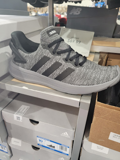 Shoe Store «DSW Designer Shoe Warehouse», reviews and photos, 12058 Lakewood Blvd, Downey, CA 90242, USA