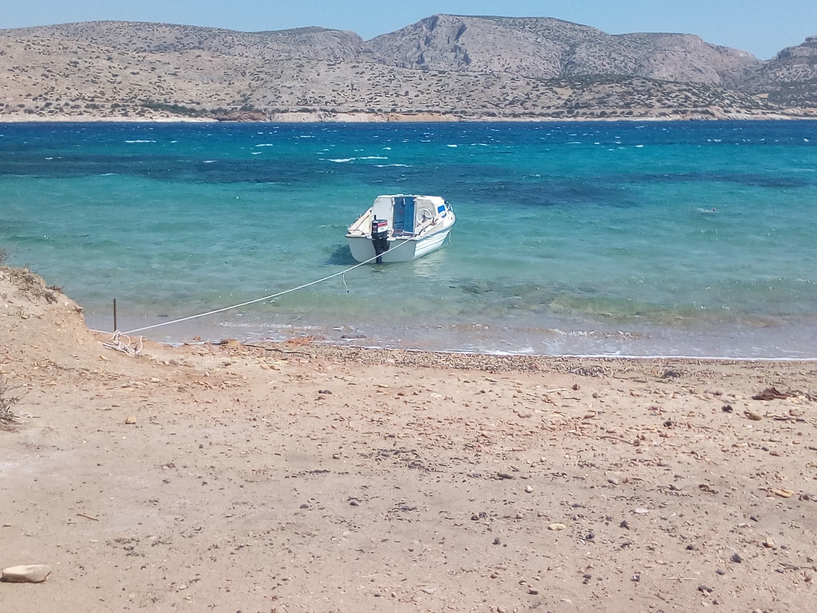 Paralia Patroklou IV'in fotoğrafı küçük koy ile birlikte