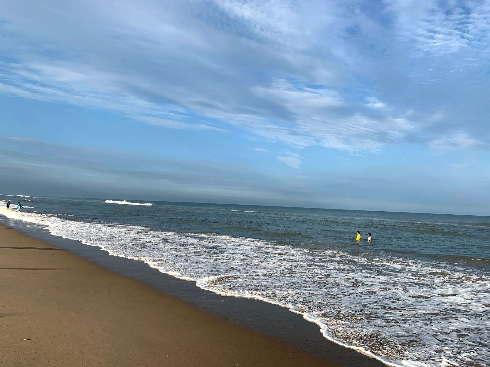 Foto di Thiruvalluvar Nagar Beach e l'insediamento