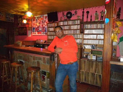 La Iguana Afro Video Bar