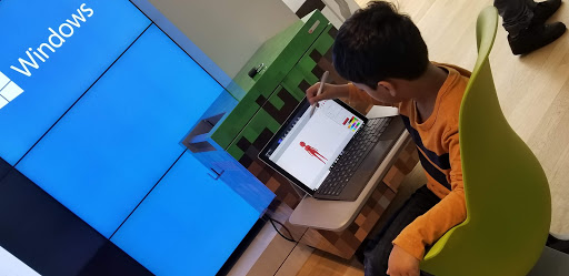 Computer Store «Microsoft Store - Roosevelt Field», reviews and photos, 630 Old Country Rd, Garden City, NY 11530, USA