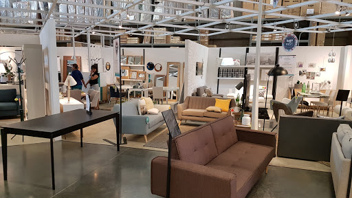 Stores to buy furniture Cali