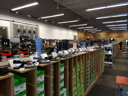 Shoe Store «DSW Designer Shoe Warehouse», reviews and photos, 1595 CT-71, Farmington, CT 06032, USA