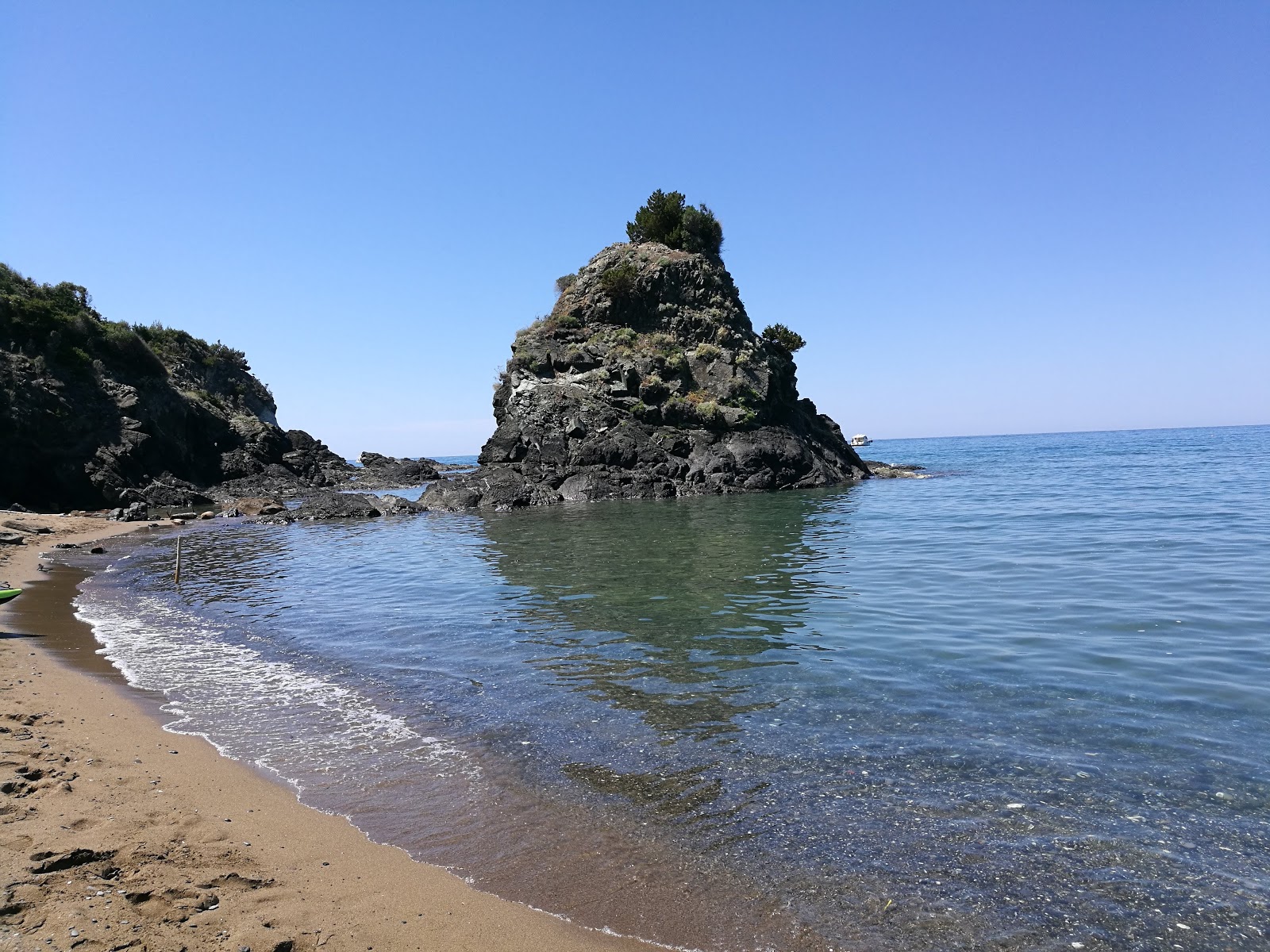 Foto van Spiaggia Le Forbici II met kleine baai