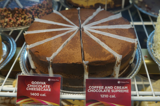 Restaurant «The Cheesecake Factory», reviews and photos, 930 N Milwaukee Ave, Lincolnshire, IL 60069, USA