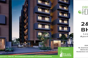 Pearl Heights image