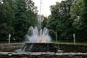 Kolorowa fontanna image