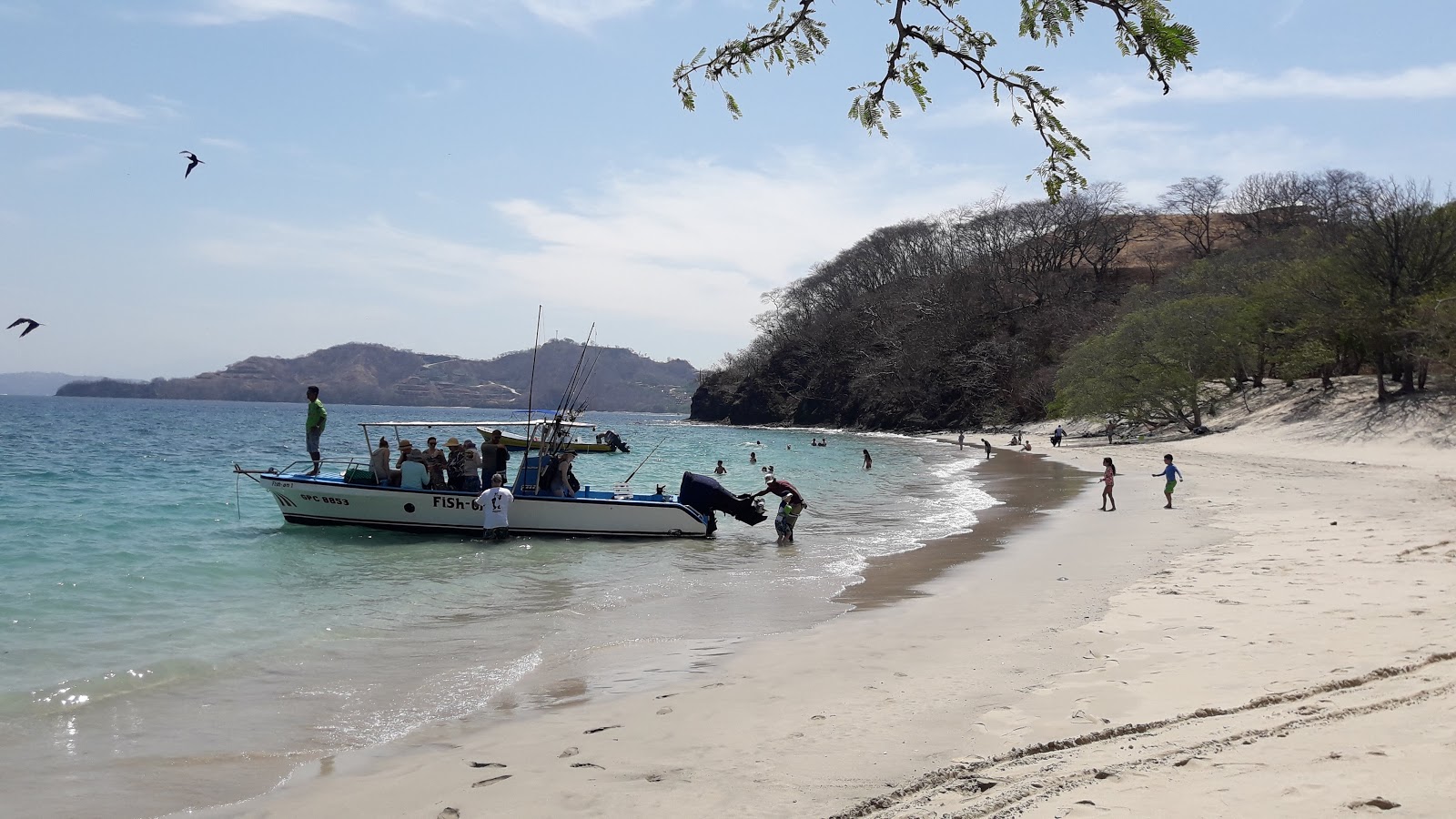 Fotografie cu Playa Bonita cu o suprafață de apa pură turcoaz