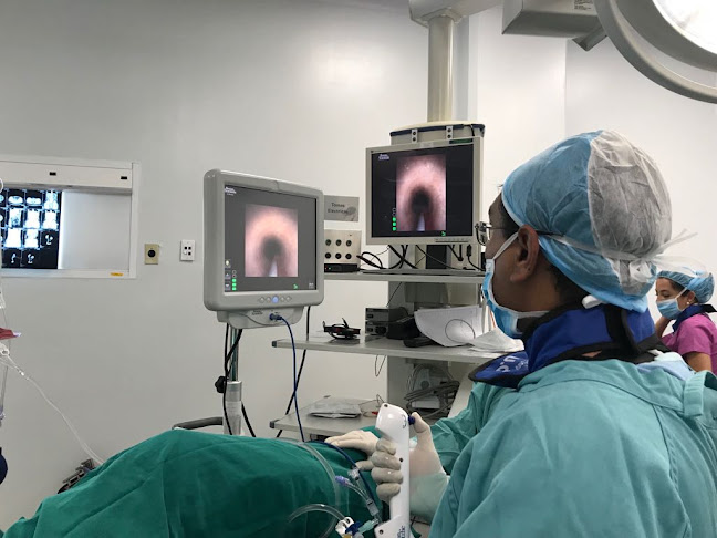 Dr. Luis Cadena Cirujano Urólogo Quito - Cirugía Minimamente invasiva - Quito