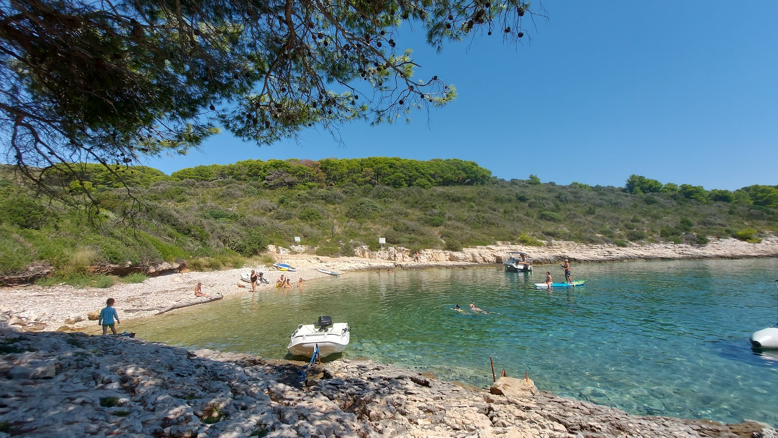 Foto von Tarsce Bay mit felsiges gelände Oberfläche