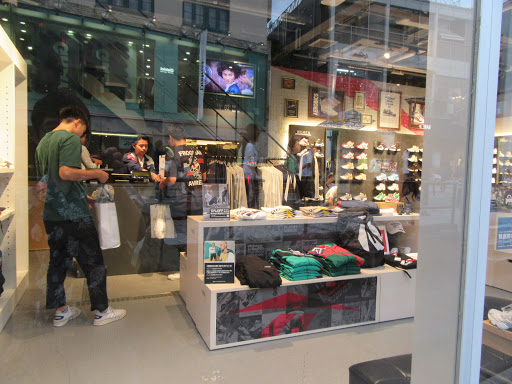 Reebok CLASSIC Store Harajuku