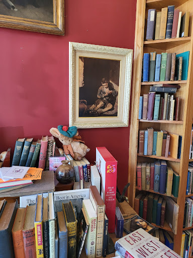 Book Store «Voyageur Book Shop», reviews and photos, 2212 S Kinnickinnic Ave, Milwaukee, WI 53207, USA