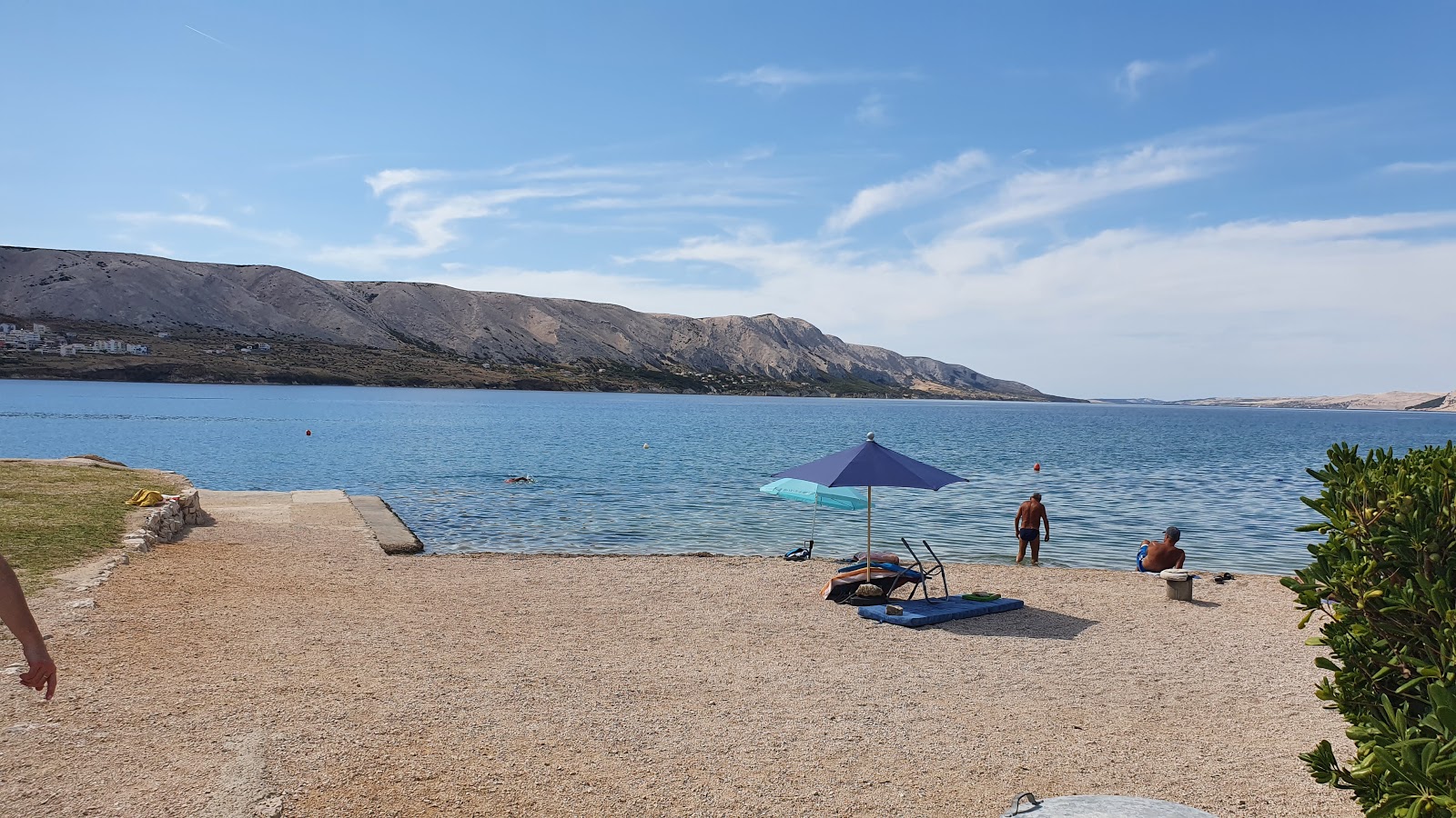 Foto von Basaka beach mit gerader strand