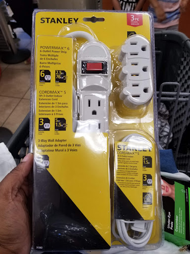 Shopping Mall «Glen Oaks Shopping Center», reviews and photos, 255th St, Glen Oaks, NY 11004, USA