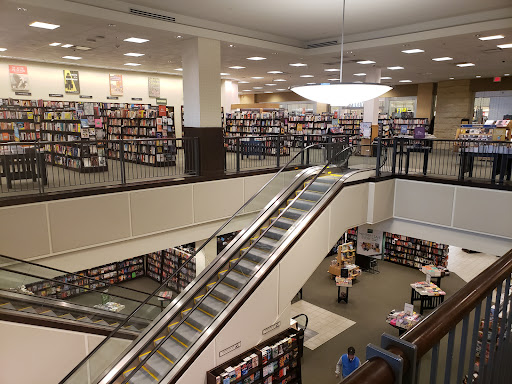 Book Store «Barnes & Noble Booksellers Clackamas Town Ctr Mall», reviews and photos, 12000 SE 82nd Ave, Portland, OR 97086, USA