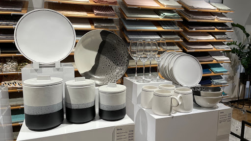 Furniture Store «Crate and Barrel», reviews and photos, 358 San Lorenzo Ave, Coral Gables, FL 33146, USA