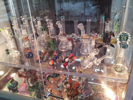 Tobacco Shop «Raspberry Roach Smoke Shop», reviews and photos, 17430 Beach Blvd, Huntington Beach, CA 92647, USA