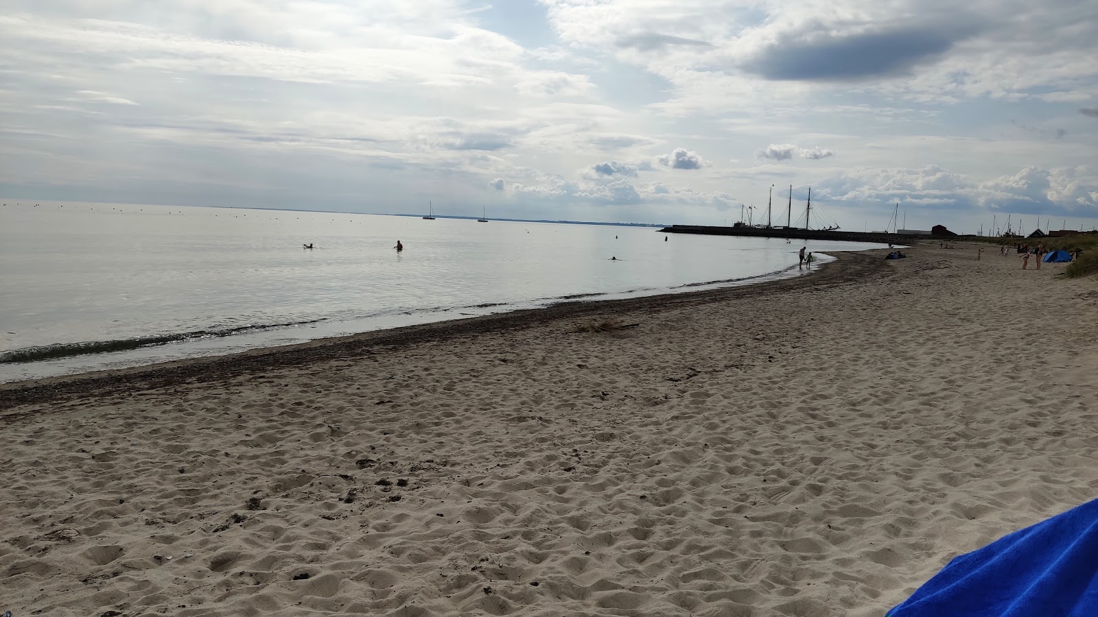 Foto de Klintholm Beach - lugar popular entre los conocedores del relax