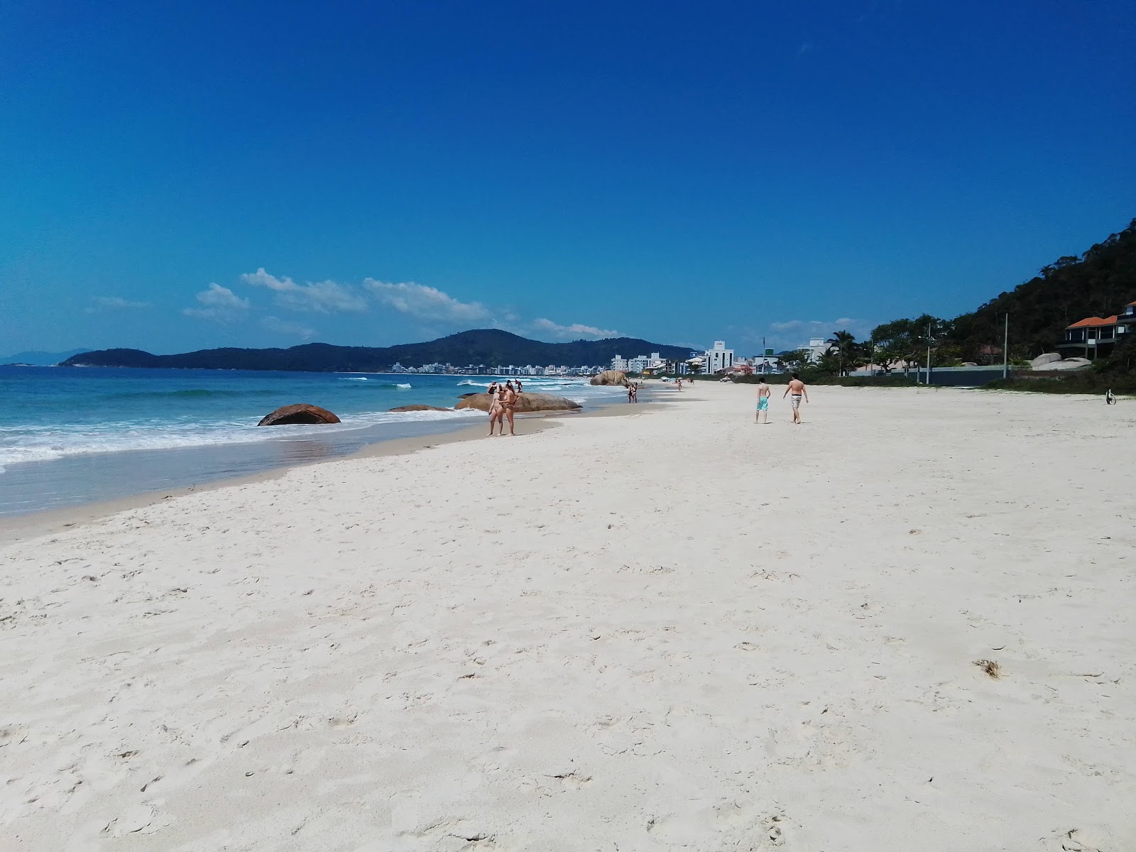 Praia Palmas do Arvoredo的照片 带有长直海岸
