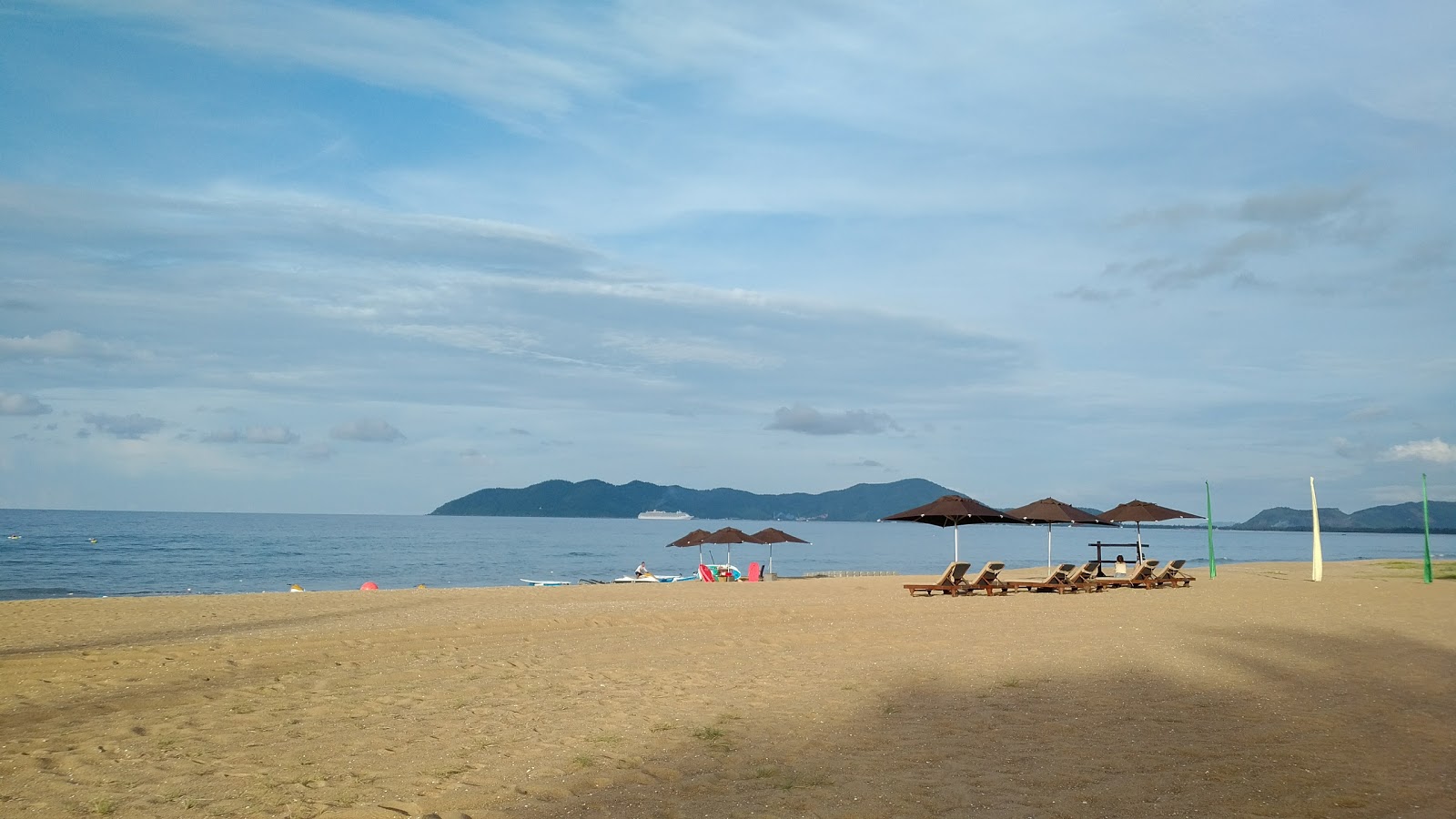 Fotografie cu Canh Duong Beach cu o suprafață de apa pură turcoaz