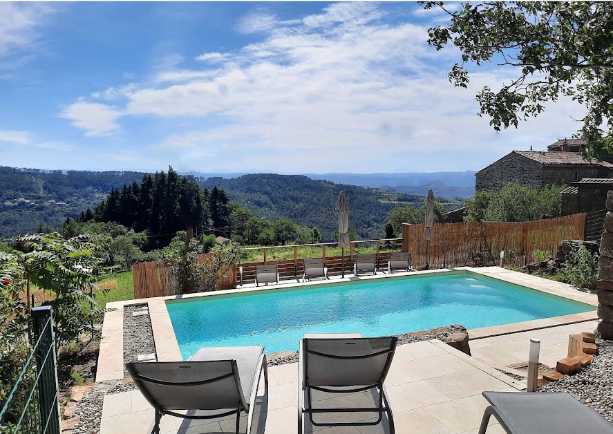 Gite La Croix Dupuy - Calme, climatisé, avec piscine chauffée et vue panoramique à Chassiers (Ardèche 07)