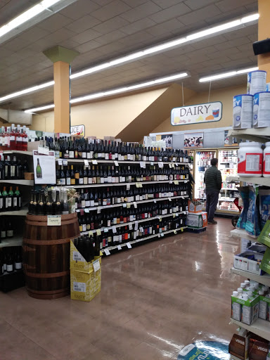 Grocery Store «Harvest Fresh Grocery & Deli», reviews and photos, 251 NE 3rd St, McMinnville, OR 97128, USA