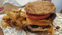 Cheeseburger du Restaurant de hamburgers Five Guys Bayonne BAB2 à Anglet - n°1