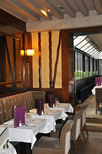 Atmosphère du Restaurant français Le Village à Neuilly à Neuilly-sur-Seine - n°14